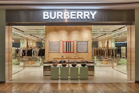 Burberry outlet heathrow